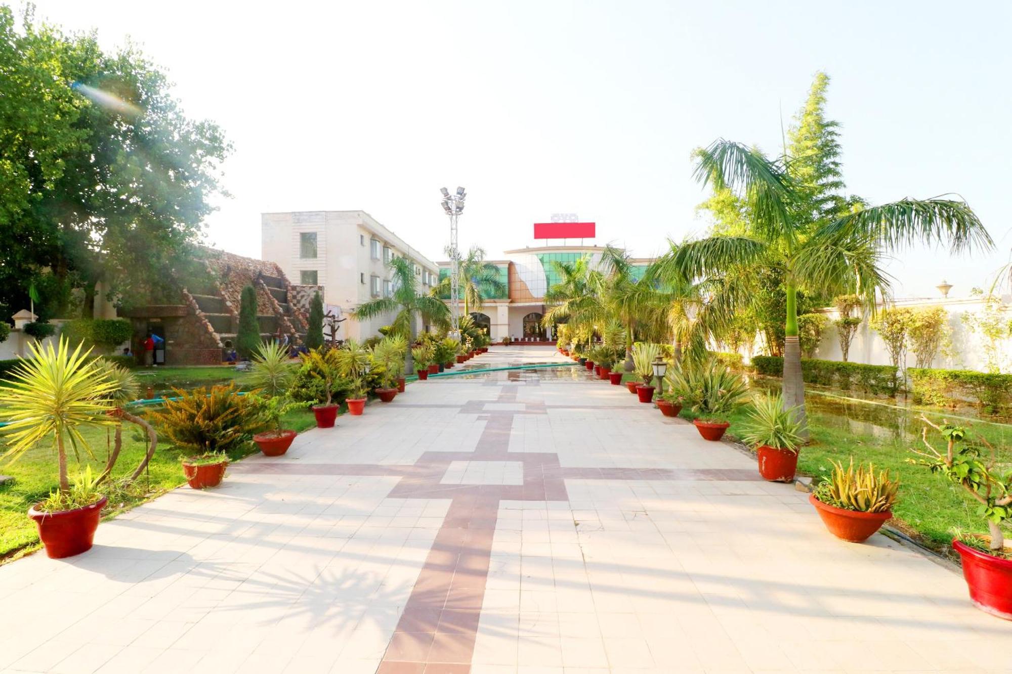 Shāhpur Hotel O Sangam Resort מראה חיצוני תמונה
