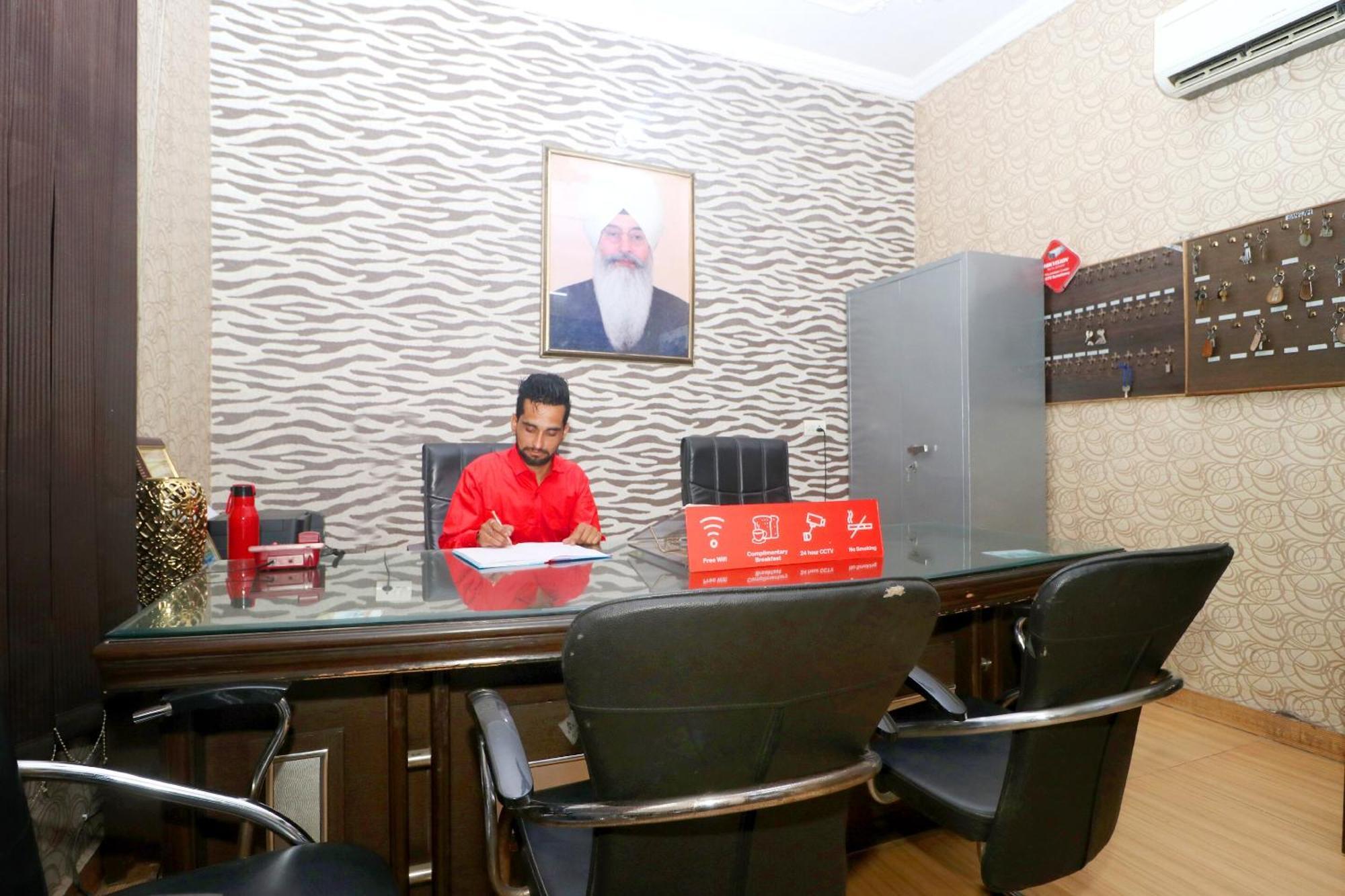 Shāhpur Hotel O Sangam Resort מראה חיצוני תמונה